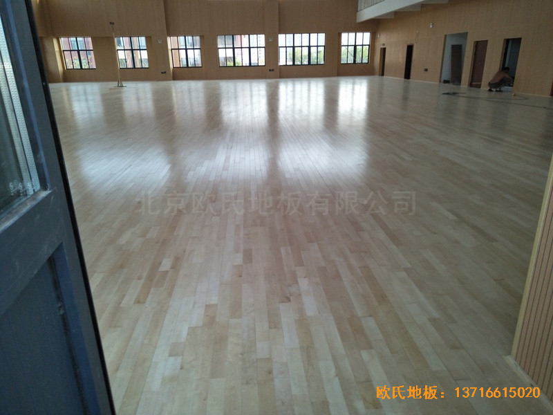 �Ϻ��ɽ��^(q��)�ܱ��WУ�\���^�\��ľ�ذ���O����4