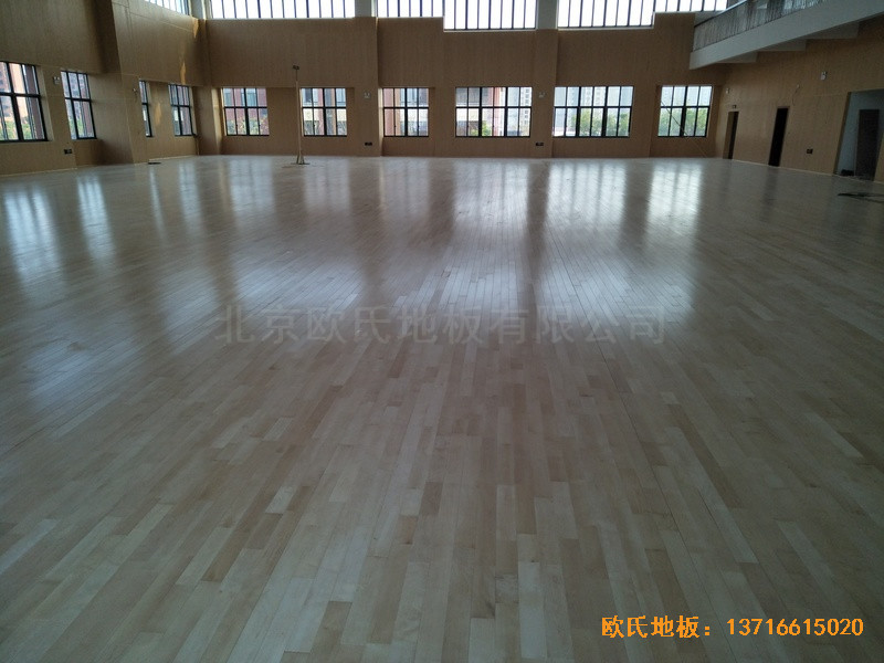 �Ϻ��ɽ��^(q��)�ܱ��WУ�\���^�\��ľ�ذ���O����5